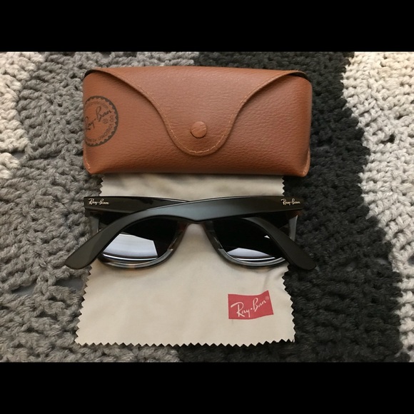 SOLD EUC Ray-Ban Tortoise Wayfarer Sunglasses - Picture 2 of 4
